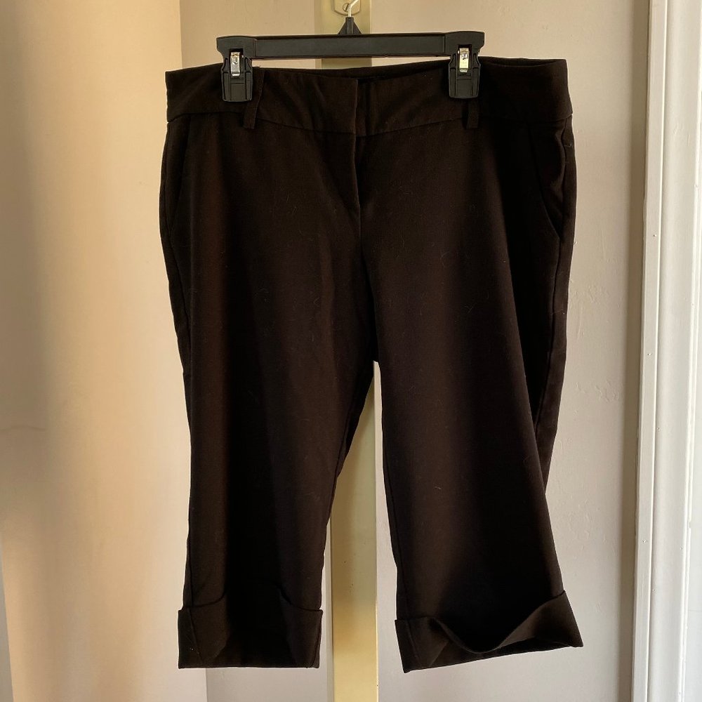 Zinc black capris